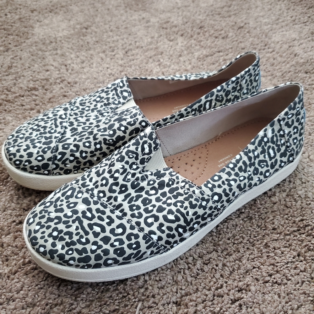 Like-new Leopard Print Toms Avalon sz8